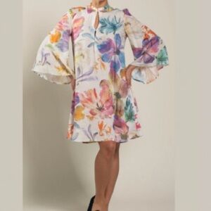 NWT Beautiful Water Color Floral Print Linen Shift Dress
Made in Italy